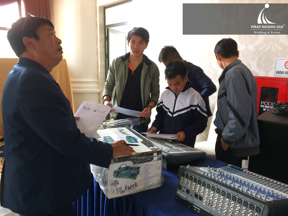 lắp đặt âm thanh ánh sáng nhà hàng