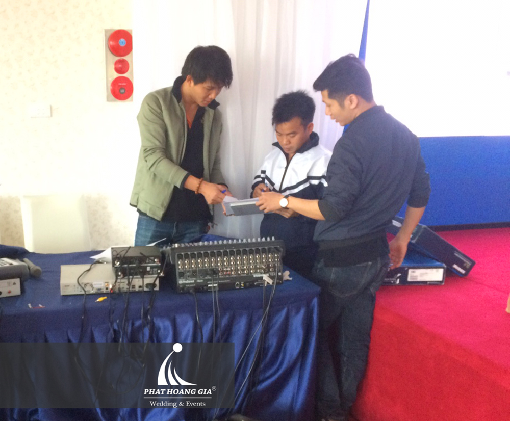 lắp đặt âm thanh ánh sáng nhà hàng