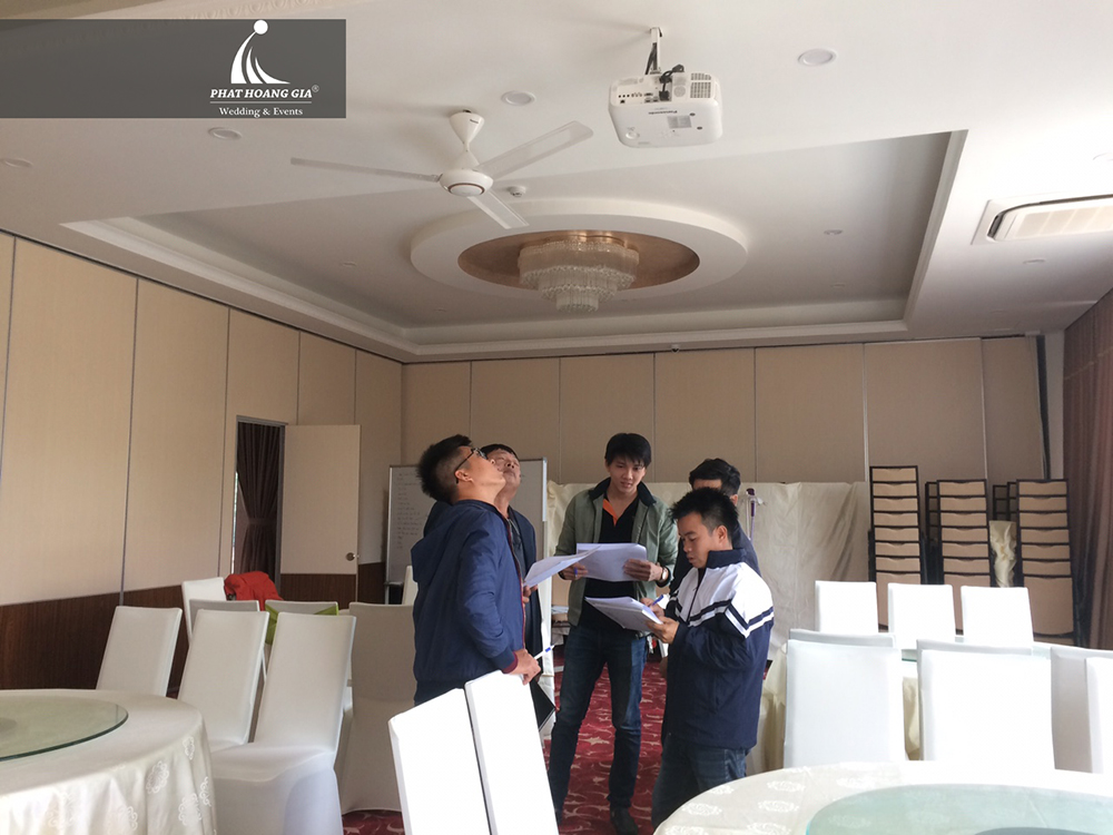 lắp đặt âm thanh ánh sáng nhà hàng