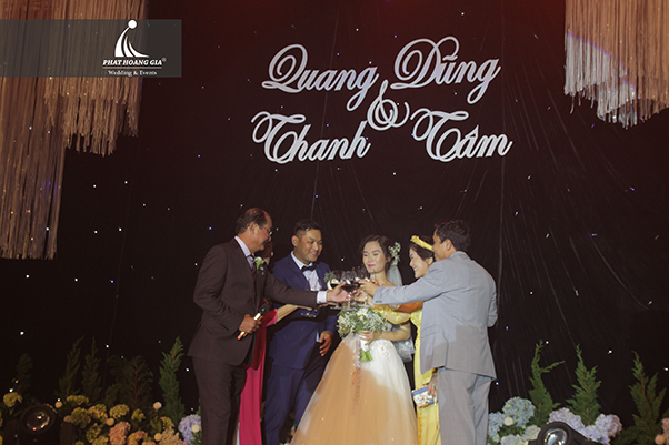 cung cấp âm thanh ánh sáng tiệc cưới