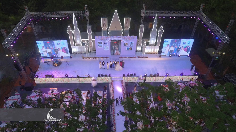 trang trí cưới ngoài trời trọn gói 8