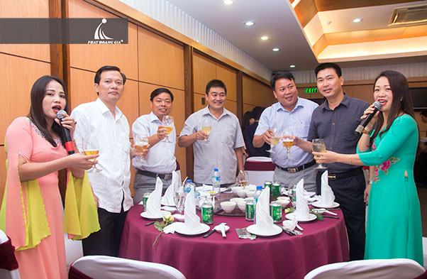 tổ chức họp lớp gặp mặt 7
