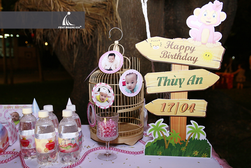 tiệc thôi nôi bé thùy an 5