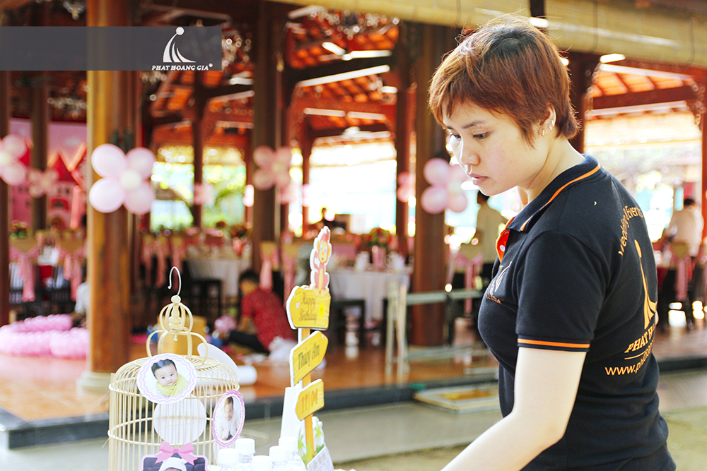 tiệc thôi nôi bé thùy an 23