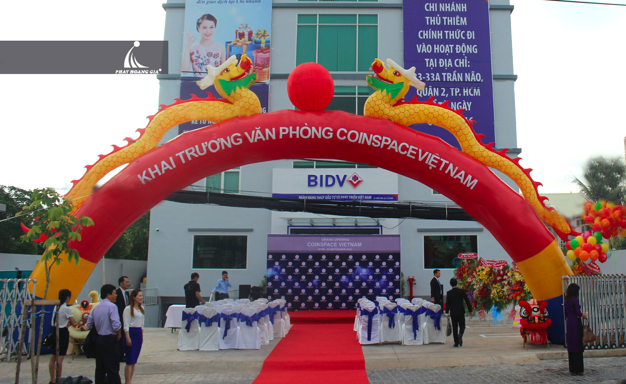 cho thuê cổng hơi 2