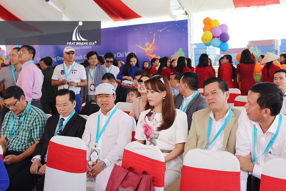 tàu genting dream vào Việt Nam 11