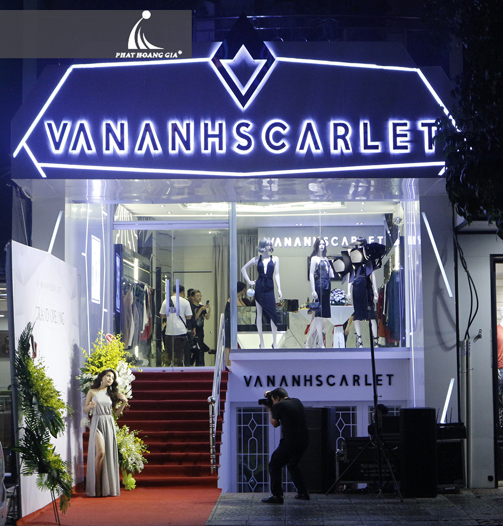 khai trương cửa hàng vân anh scarlet 1
