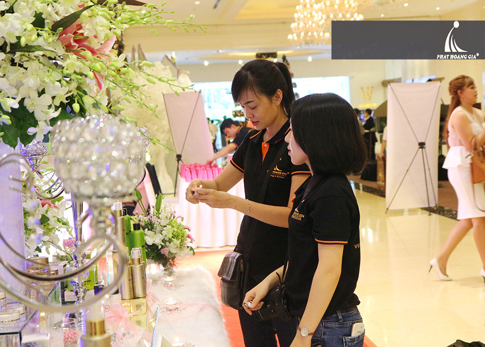 Cô gái làm nghề tổ chức sự kiện