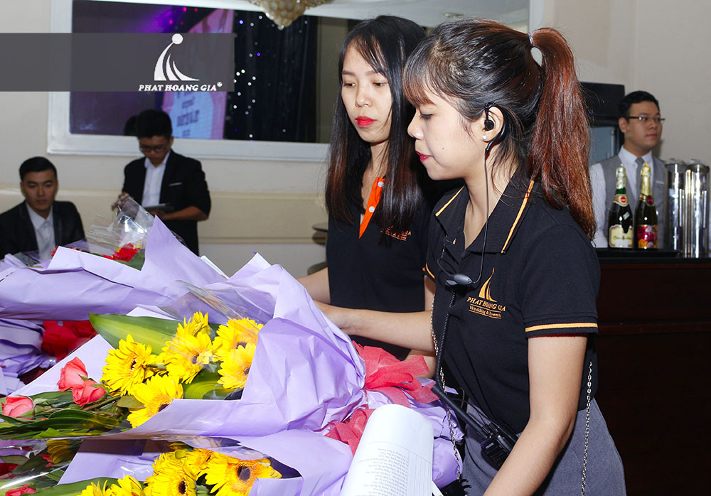 Cô gái làm nghề tổ chức sự kiện