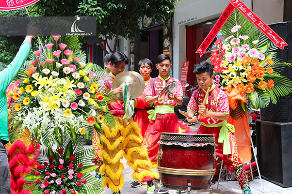khai trương cửa hàng đá quý thái nhã 10