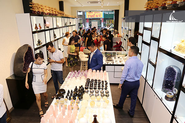 khai trương cửa hàng đá quý thái nhã 22