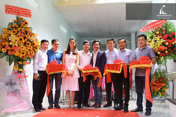 khai trương Công ty TNHH thép Việt Nhung 8