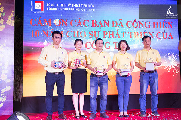 tất niên công ty kỹ thuật tiêu điểm 11