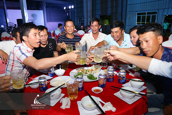 tất niên công ty chig feng 13