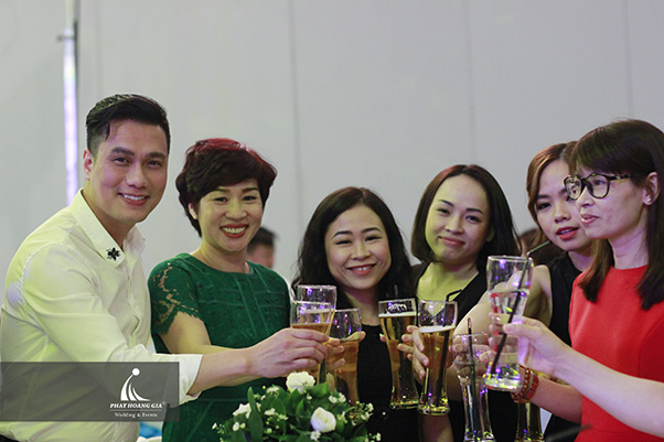 tất niên công ty thăng long real 22