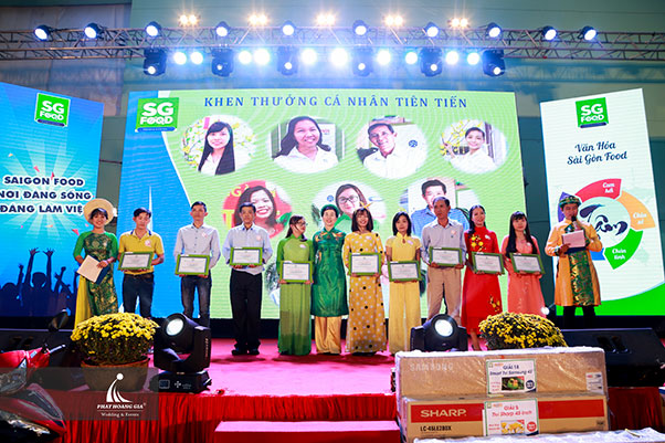 tất niên công ty sài gòn food 11