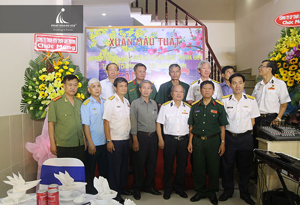 họp mặt đồng đội