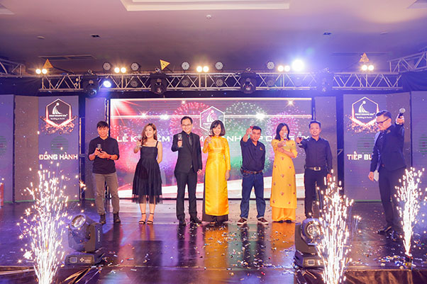 kỷ niệm 6 năm thành lập công ty Phát Hoàng Gia
