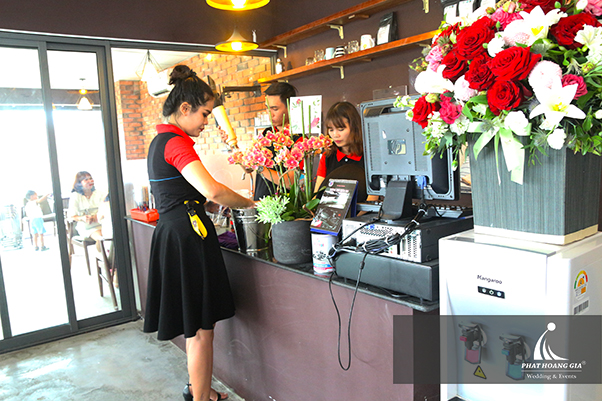 khai trương dịch vụ rửa và chăm sóc xe M1