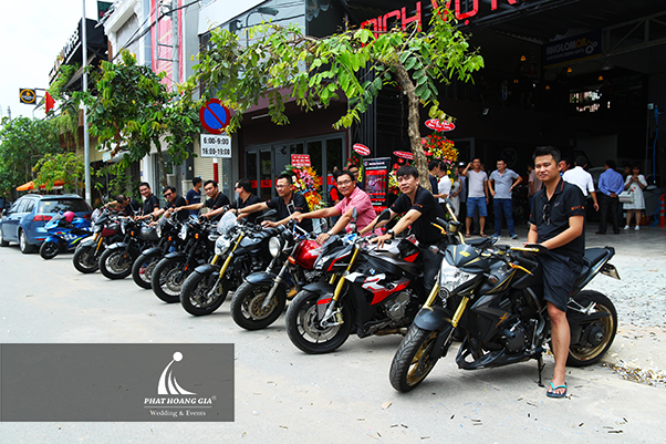 khai trương dịch vụ rửa và chăm sóc xe M1