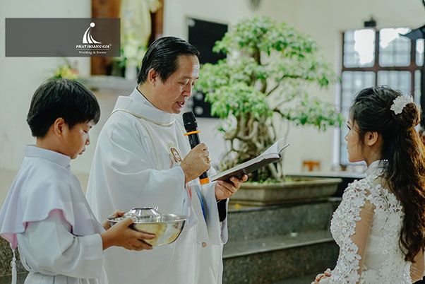tổ chức lễ cưới tại nhà thờ và những điều lưu ý