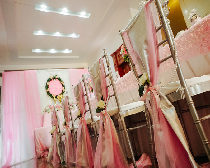 tiệc cưới màu hồng