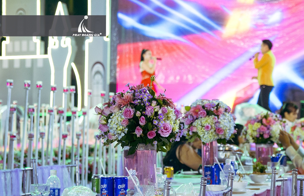 tiệc cưới màu hồng