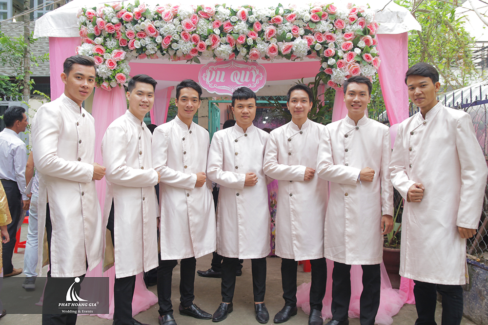 tiệc cưới màu hồng