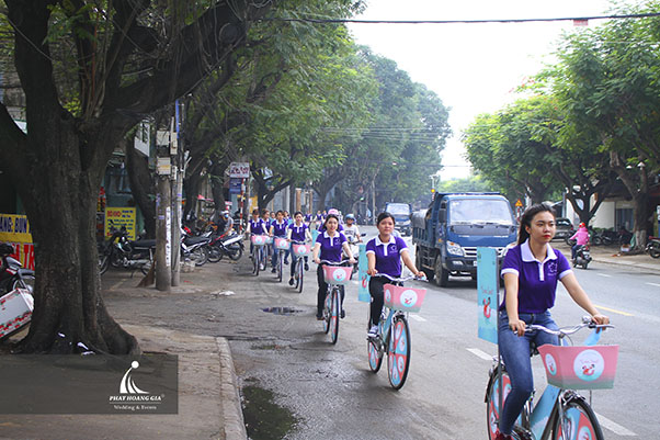 Roadshow - Cuộc đua của nhãn hàng
