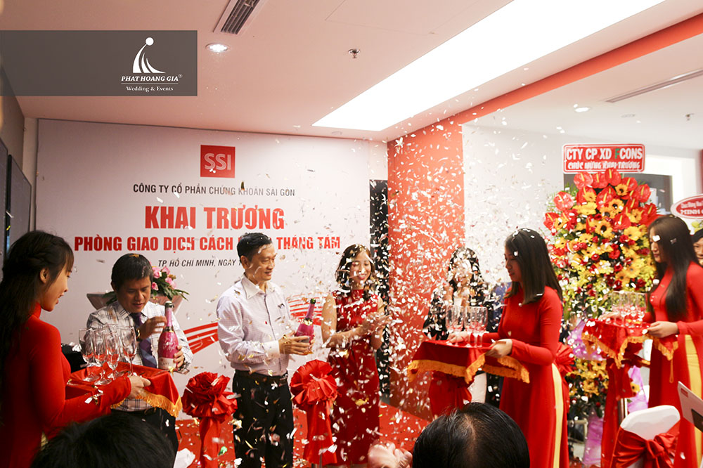 Khai trương phòng giao dịch SSI Cách Mạng Tháng Tám
