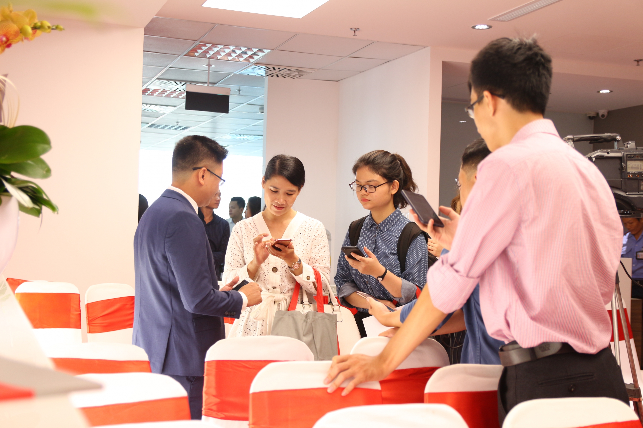 Khai trương phòng giao dịch SSI Cách Mạng Tháng Tám