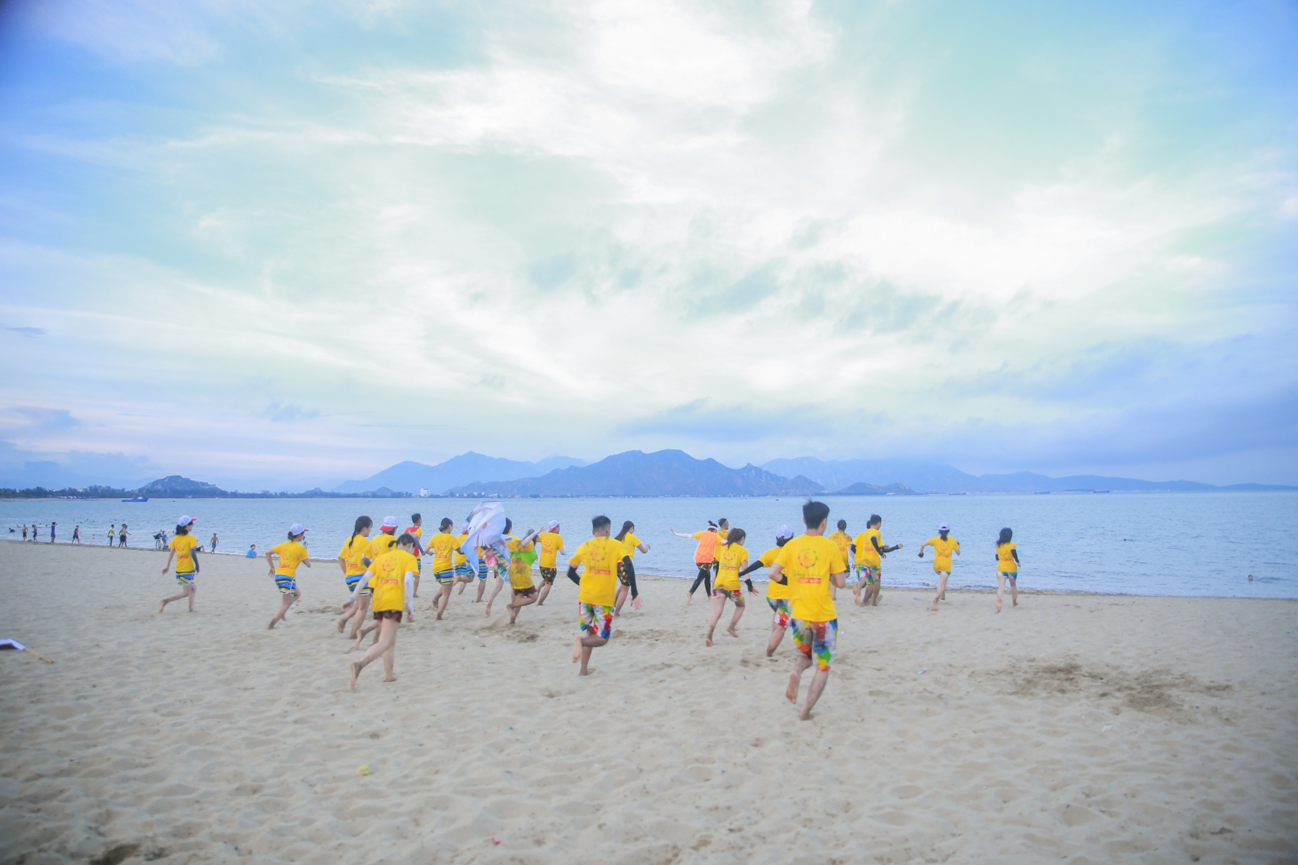 Phát Hoàng Gia TEambuilding - 6 years 1 way