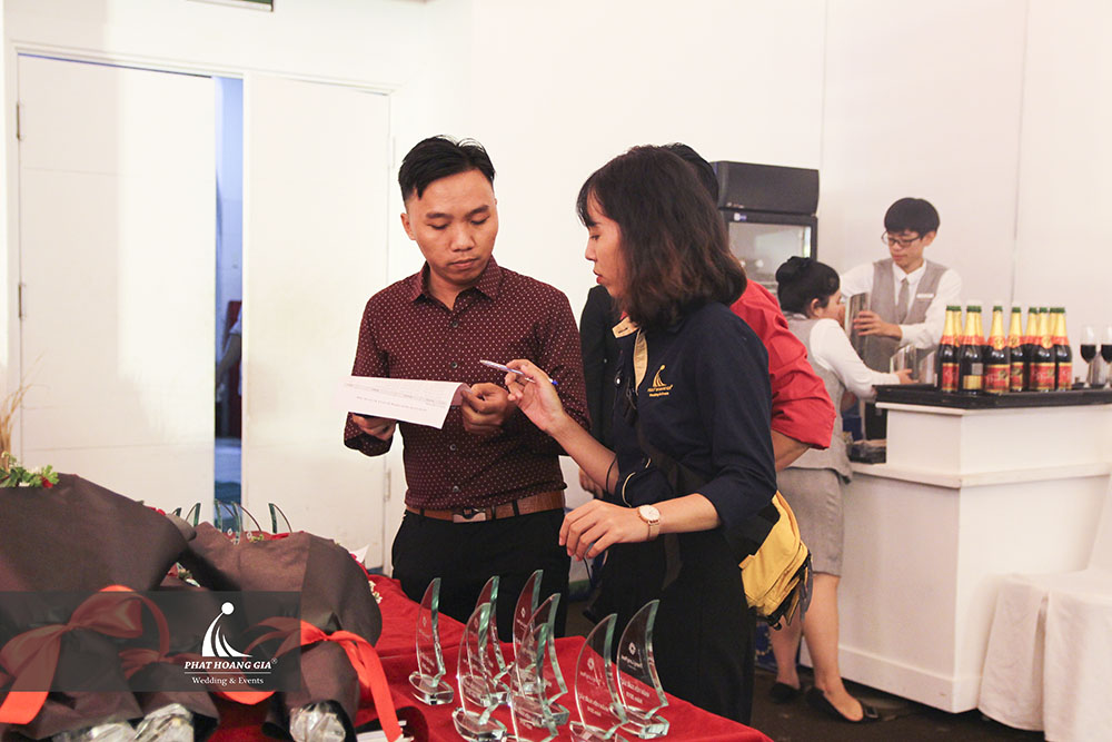 Tất niên Thăng Long Real Group - Dạ tiệc đỏ
