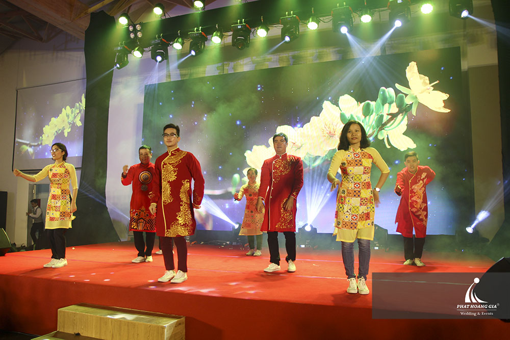 Tất niên Thang Long Real Group - Dạ tiệc đỏ