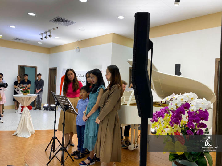 Khai trương nhạc viên