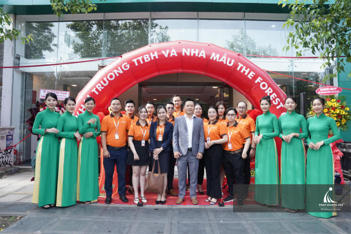 Khai trương