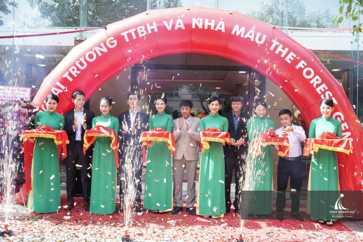 Khai trương