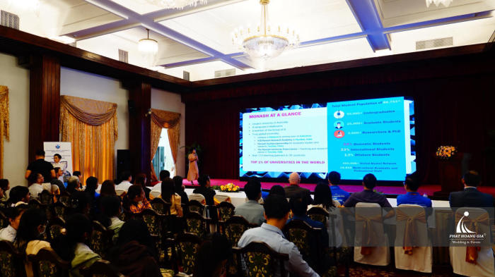 Hội nghi tuyển sinh 