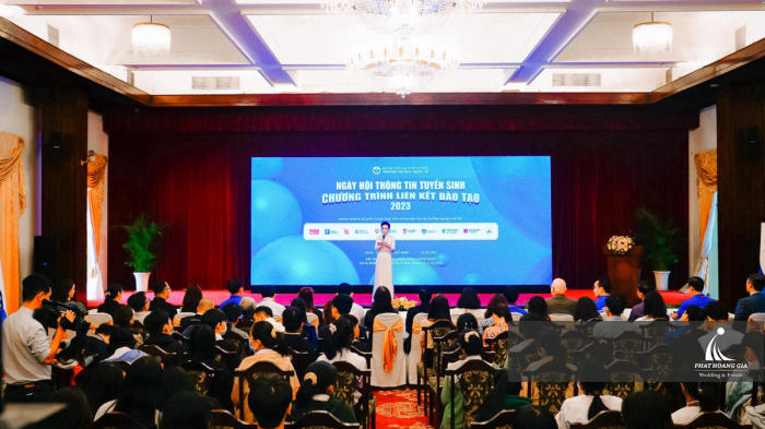 Hội nghi tuyển sinh 