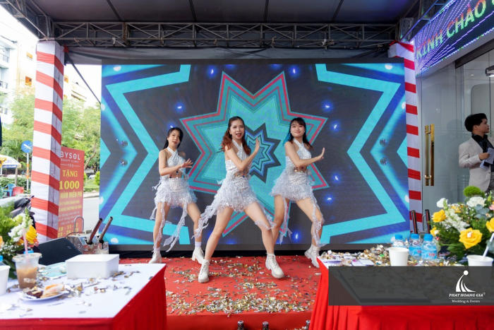 Tổ chức sự kiện
