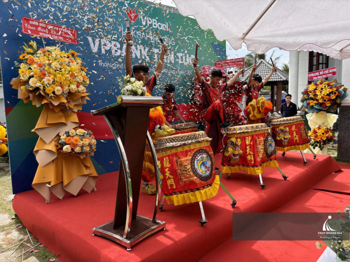 khai trương ngân hàng VP bank
