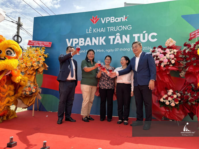 khai trương ngân hàng VP bank