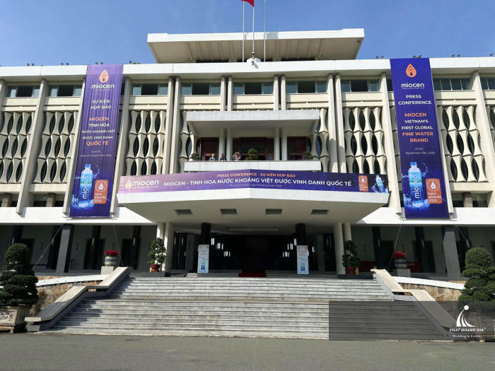 họp báo