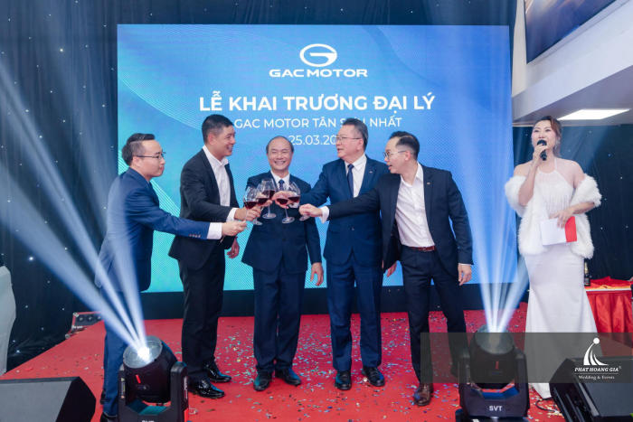 khai trương