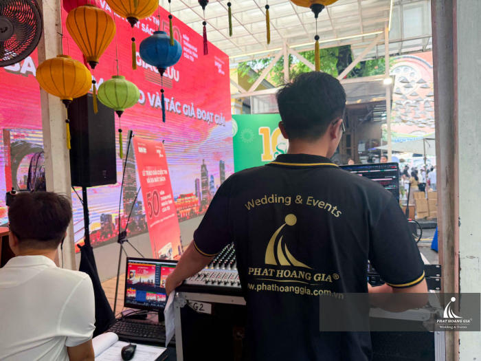 Sự kiện ra mắt sách