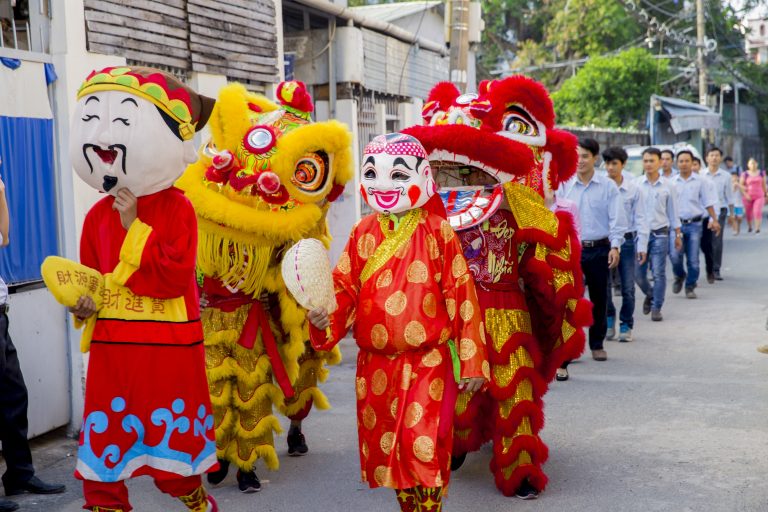 TẠI SAO KHAI TRƯƠNG CẦN PHẢI CÓ LÂN SƯ RỒNG