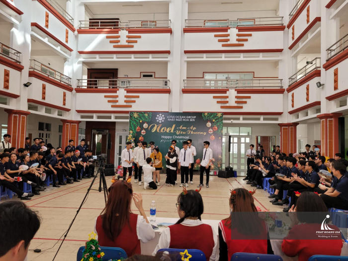 NOEL ẤM ÁP YÊU THƯƠNG -  NHẬT NGỮ HOA SEN