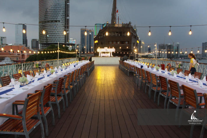 DINNER PARTY
