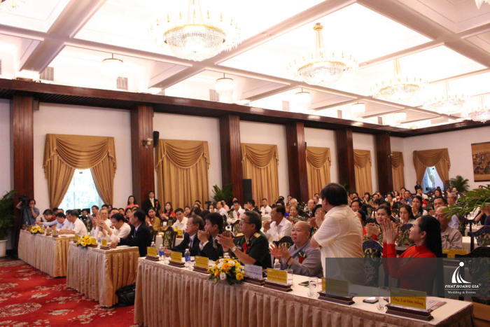 Lễ Đón Nhận Xác Lập Kỷ Lục Tấm Đá Thạch Anh Thiên Nhiên Lớn Nhất Việt Nam -  ICDHD
