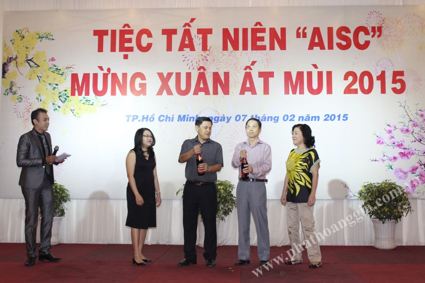 Tất Niên AISC